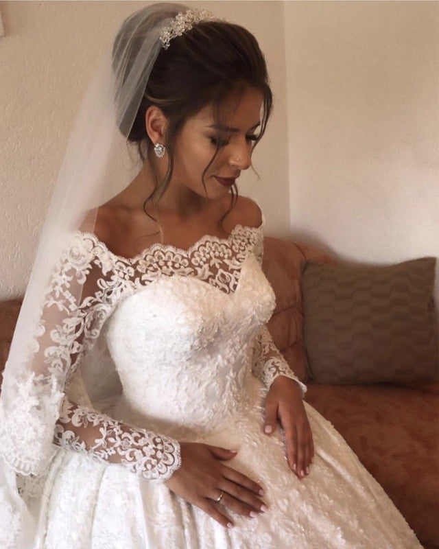 Vintage lace off on sale white wedding dresses